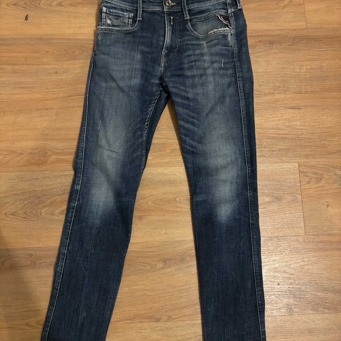 Mörkblå jeans från Replay