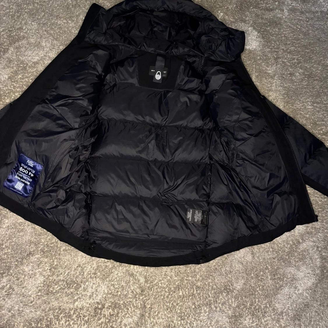 Svart dunjacka från Sail Racing - 2