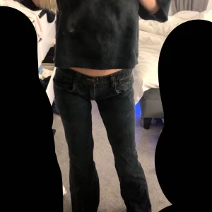 Lågmidjade jeans - Super fina lågmidjade bootcut jeans från mardona med midjemått 38 och innerbenslängd 82. Nyskick 