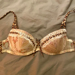 Söt bh  - Super söt bh från Aubade💕Helt oanvänd i ny skick!!🫶Banden är justerbara, köpt för 479