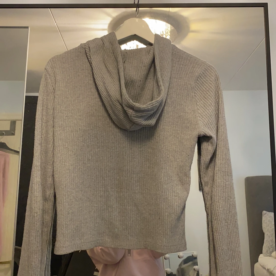 Grå ribbad kofta från gina - 1