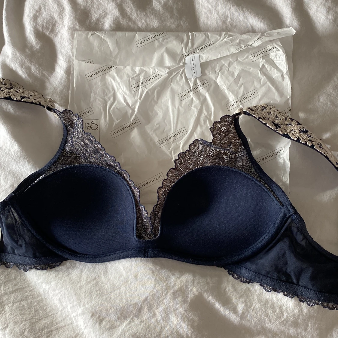 Mörkblå spets-bh från Intimissimi - 3