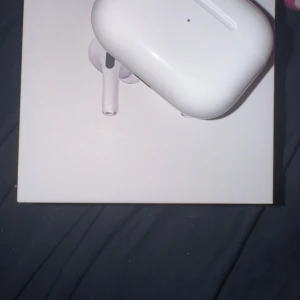 Hörlurar  - Säljer dessa hörlurar då jag fått dom av en kompis och dom kommer inte till användning!❤️