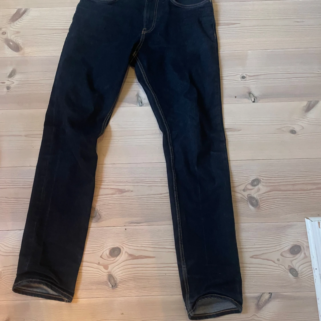 Mörkblå jeansbyxor