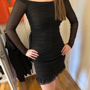 Svart klänning från Bik Bok - Snygg svart klänning från Bik Bok i tight passform. Perfekt för utekväll eller liknande. Storlek: XS