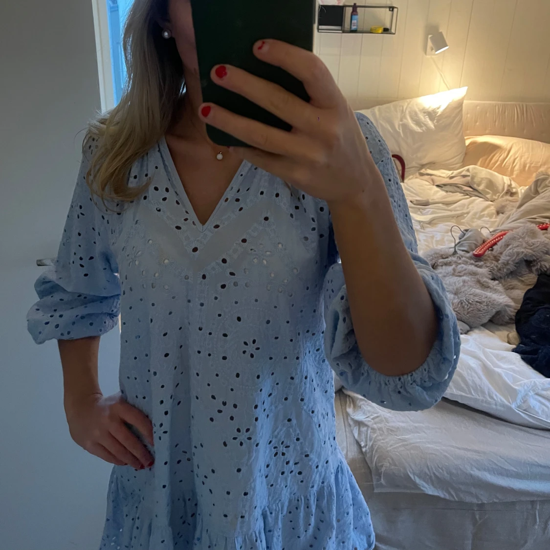 Ljusblå klänning med spets  - 2