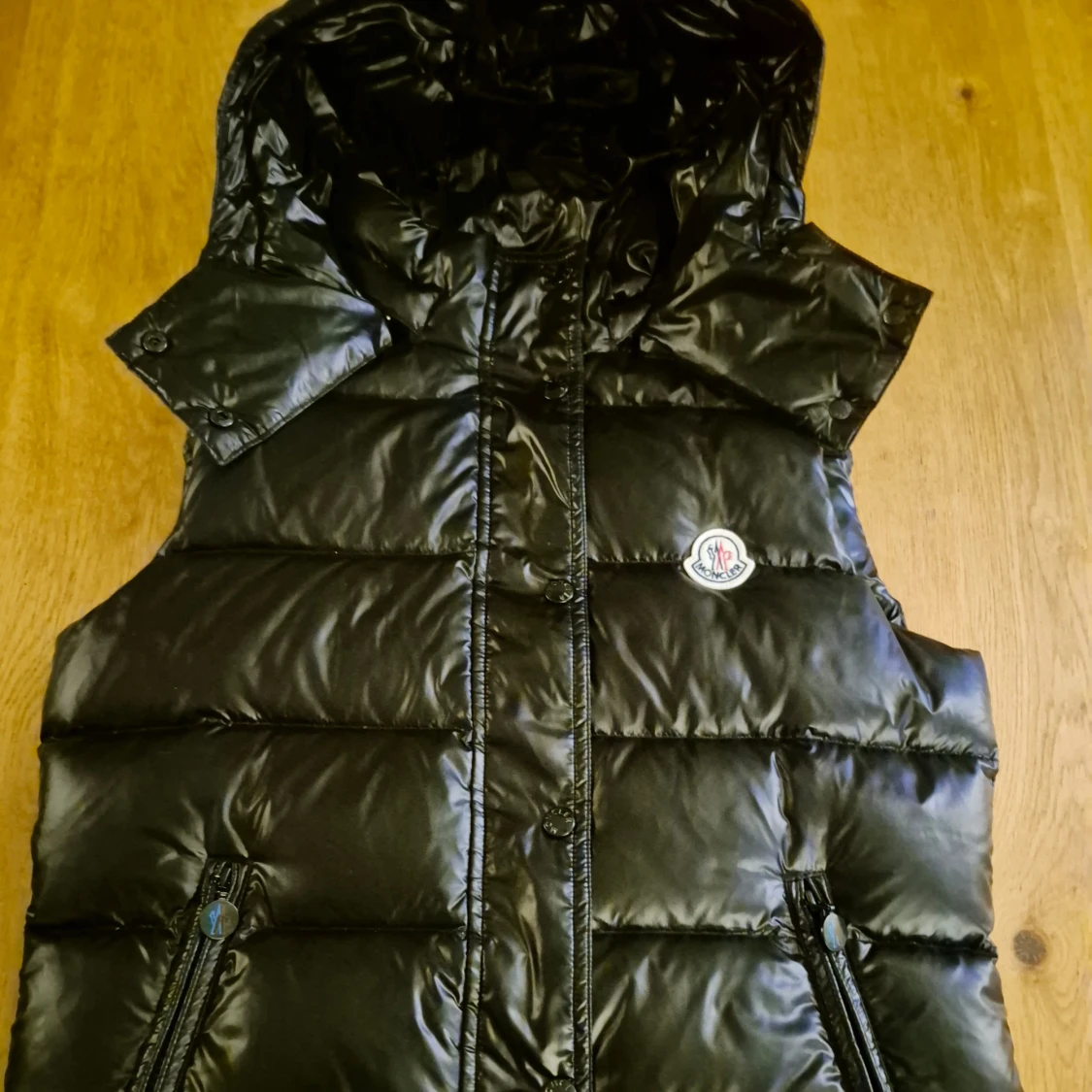 Svart dunväst från Moncler