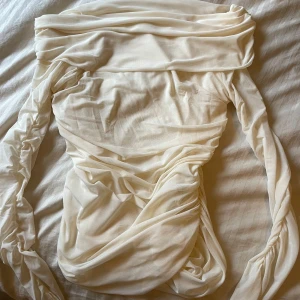 Off shoulder blus  - Off shoulder mesh top, endast använd 1 gång. 