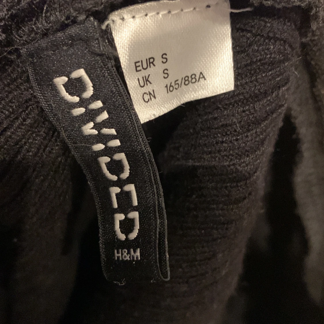 Svart ribbad topp från H&M Divided - 1