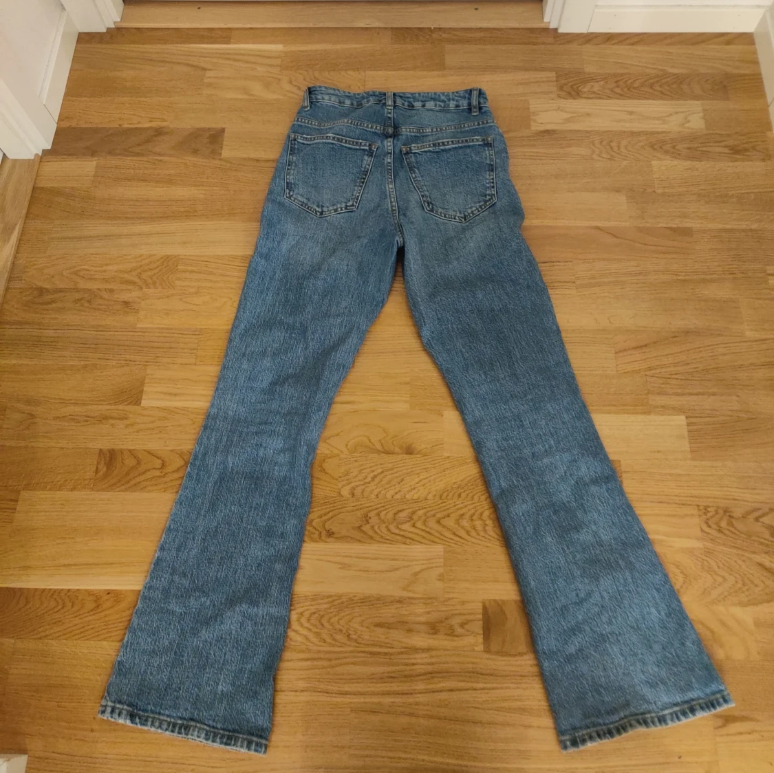 Blå bootcut jeans - 1