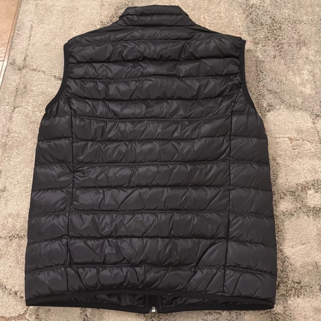 Svart dunväst från Emporio Armani - 1