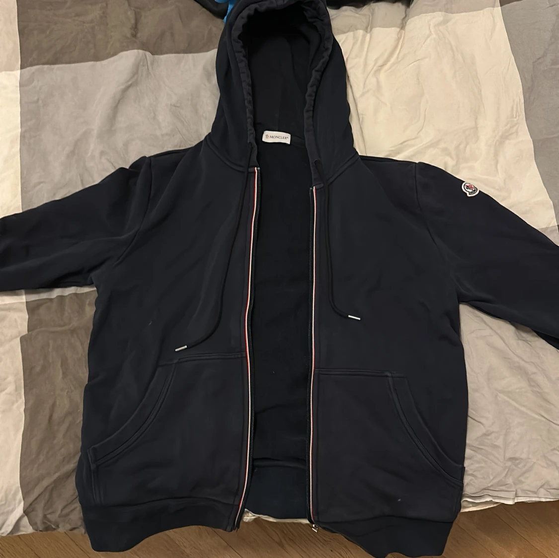 Mörkblå hoodie från Moncler