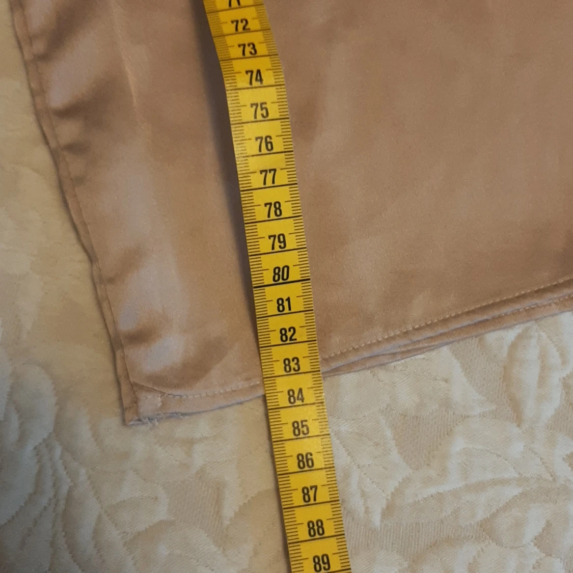 Beige omlottklänning från Saw It First - 4