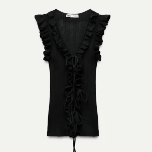 Svart ribbad topp från Zara - Söker en sån här i storlek S!! 💗