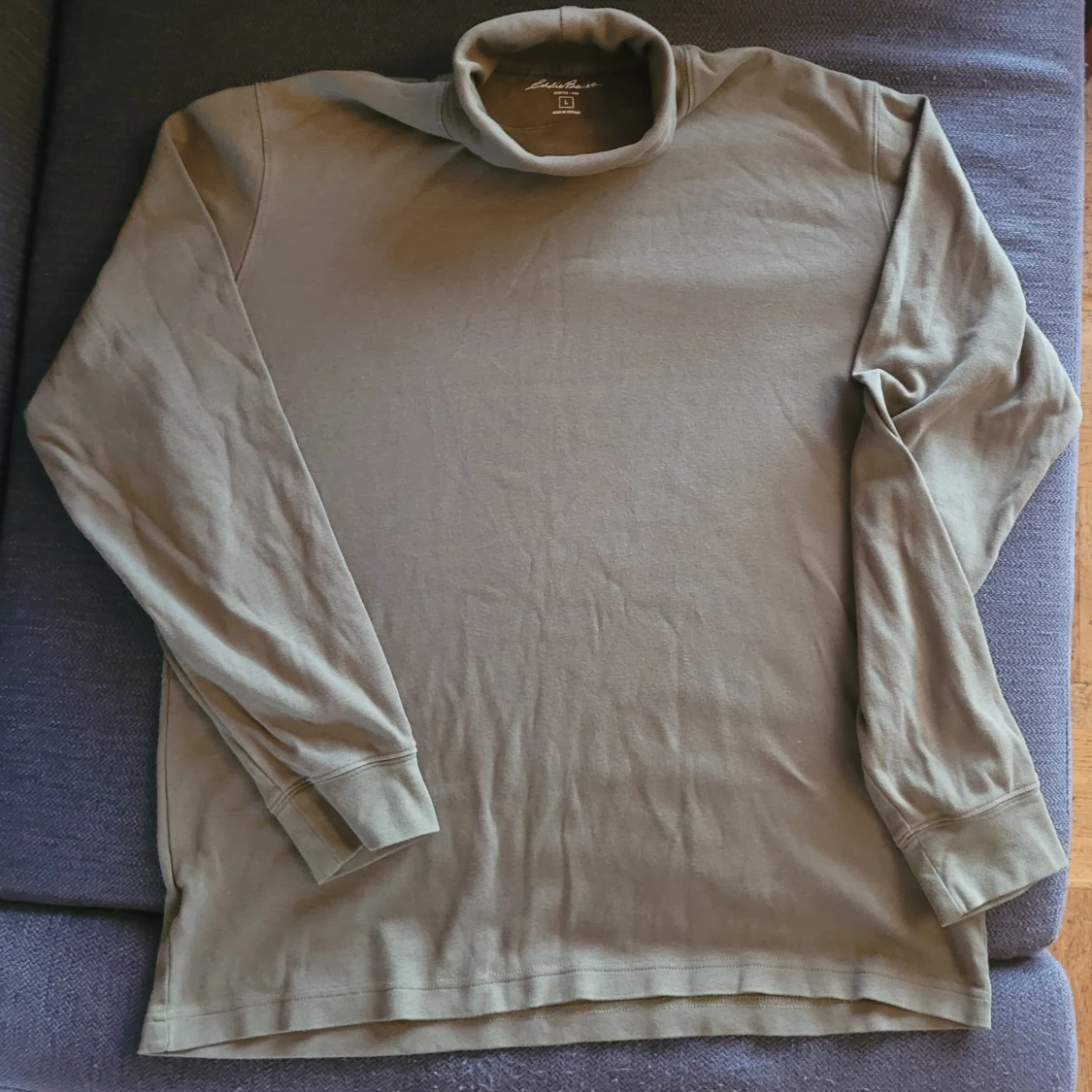 Olivgrön polotröja från Eddie Bauer