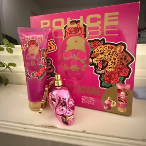 police to be #freetodare parfym o body lotion - säljer parfym o body lotion ifrån police to be i doft #freetodare. inget är använt. parfymen är 40ml och lotion är 100ml. skriv om mer bilder💗