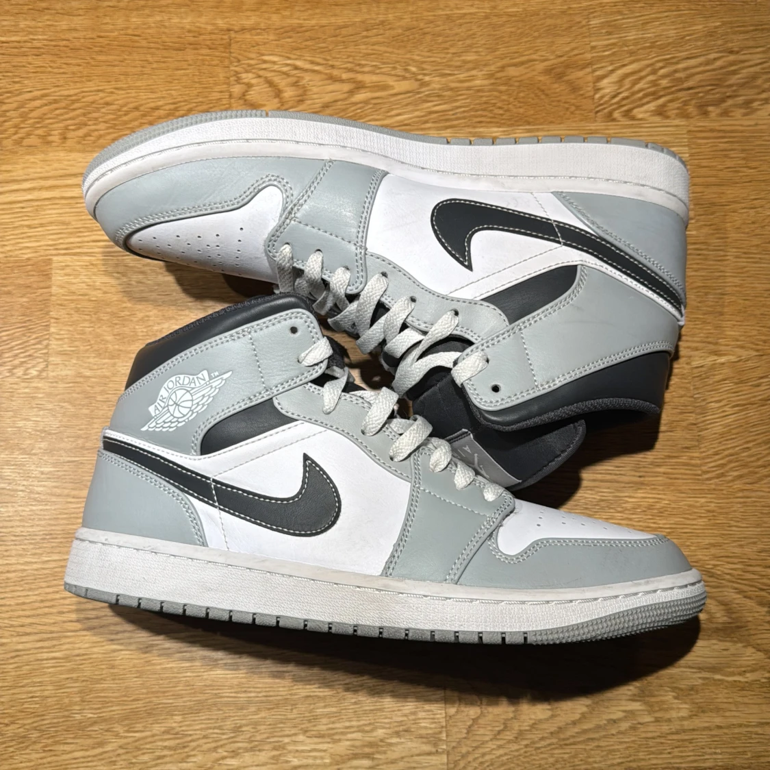 Nike Air Jordan 1 MID - 3