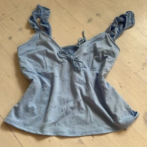 Ljusblått linne - Säljer detta ljusblåa linne eftersom jag inte använder det längre 