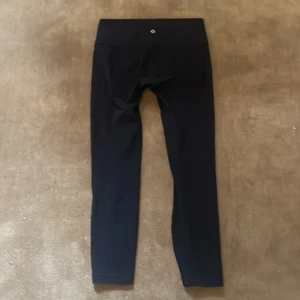 Lululemon tights - Köpta för 4 mån sen och använda 2 gånger, därför väldigt bra skick❣️