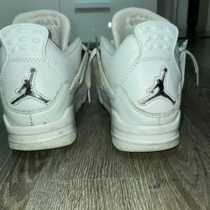 Jordan 4 Pure money  - Använd ganska mycket.