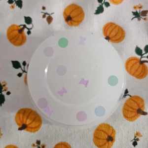 Fairy slime - Fairy slime som är jiggly. Med självlysande stjärna i och fairy glitter i. Luktar sött