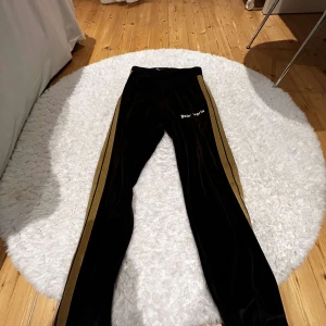 Palm angels byxor  - Palm angels byxor  Storlek M 