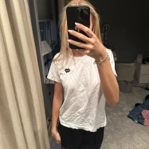 Tröja  - En clean T-shirt, den är väldigt små i storlekarna är vanligtvis en S tjej 