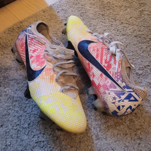 Nike mercurial - Vädigt sällsynta fotbollsskor, designade av neymar