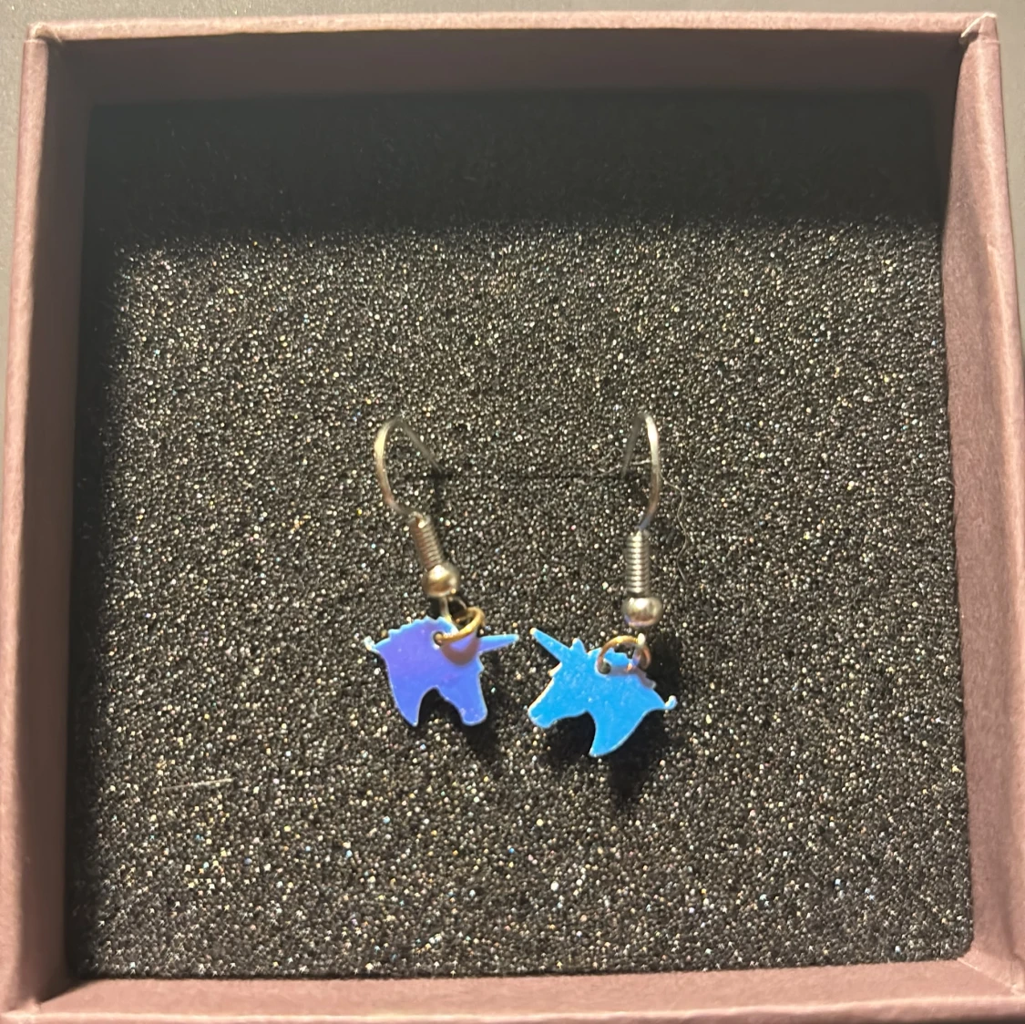 Blå enhörningsörhängen