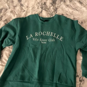 Sweatshirt  - Sweatshirt från Gina, använd ganska mycket, men ändå i bra skick 