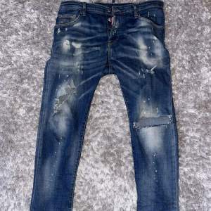 Dsq2 jeans i storlek 50/L