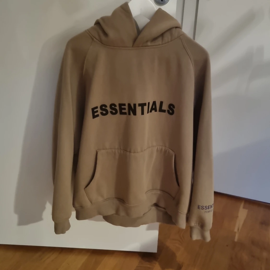 Essiential hoddie i storlek s
