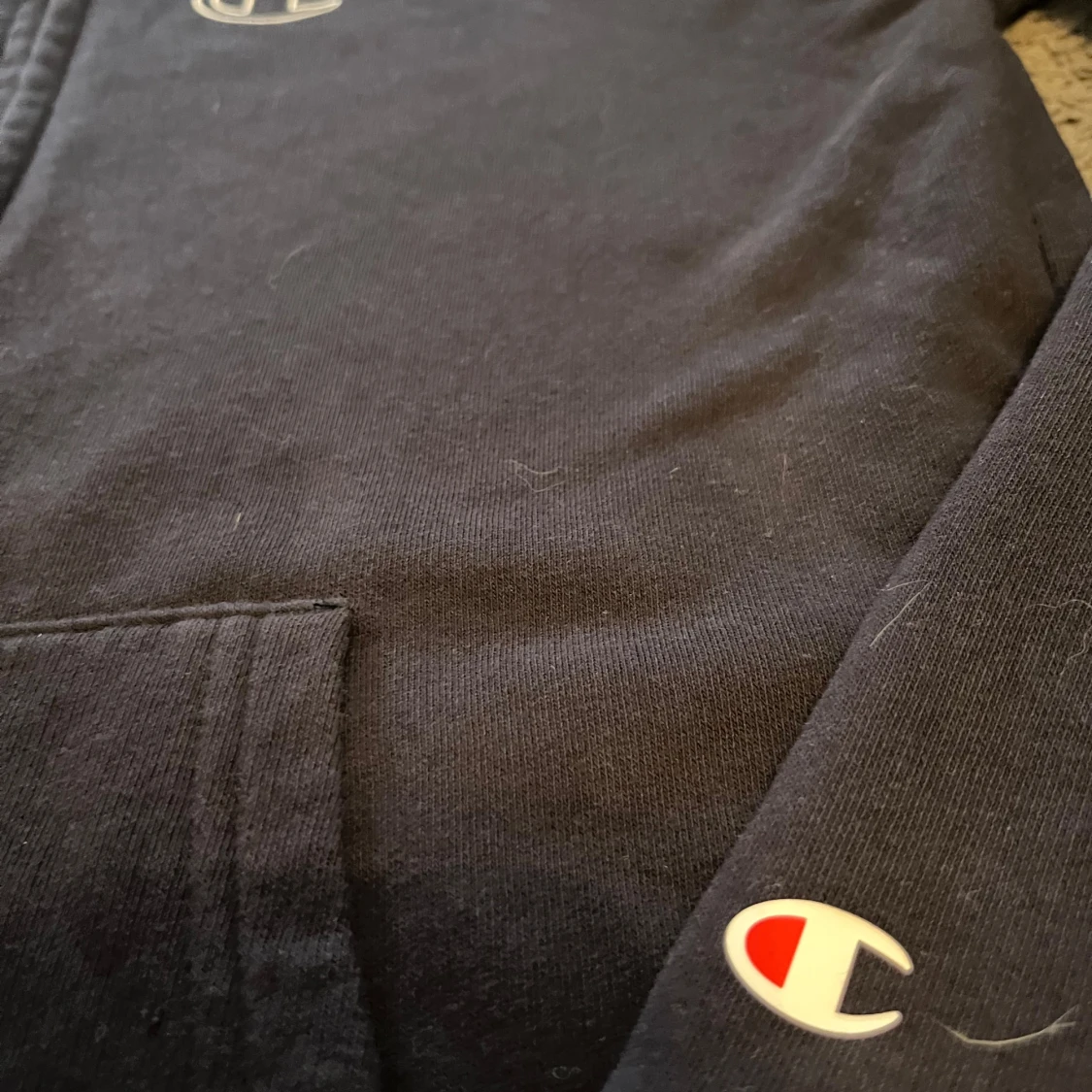 Svart huvtröja från Champion - 91