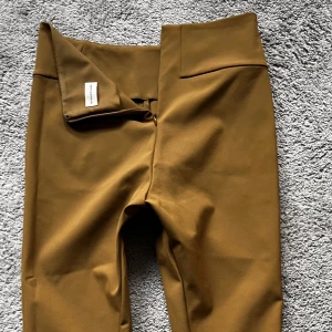 Malene Birger Adanis pants - Tight och kroppsformande byxa! Ny kostar 2,300kr Används 2 gånger.