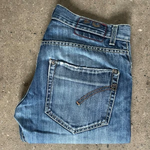 Dondup Jeans  - Dondup Jeans | Storlek W31 - skick 9/10 slitning design - nypris 3000 .