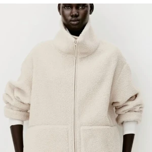 Teddy jacka  - Säljer denna populära Teddy jacka i storlek s 