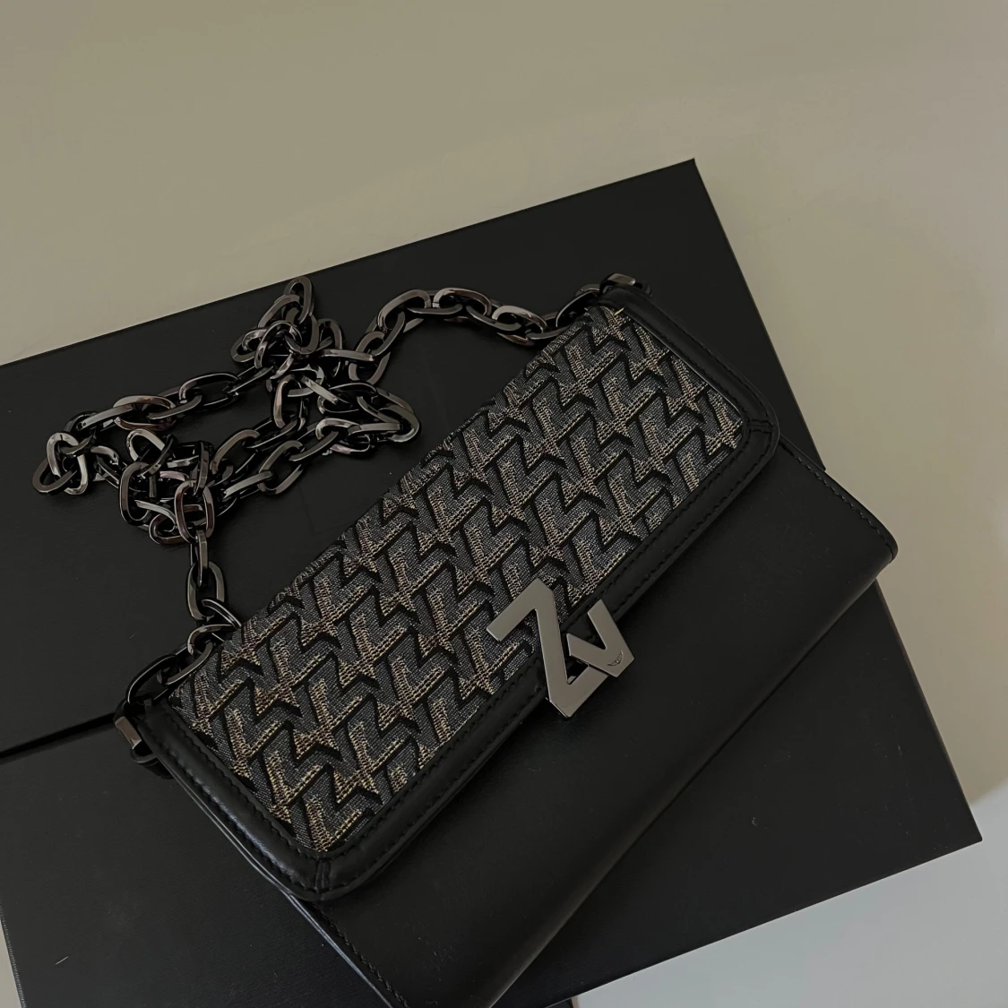 Zadig & Voltaire väska  - 90