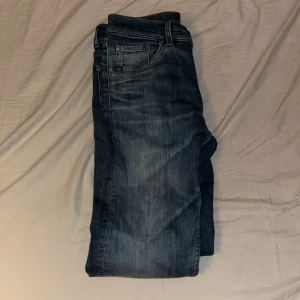 Tiger Of Sweden - Ett par fräscha Tiger Of Sweden jeans i ett bra skick i storlek: 30/32. Vid frågor är de bara att skriva i pm!