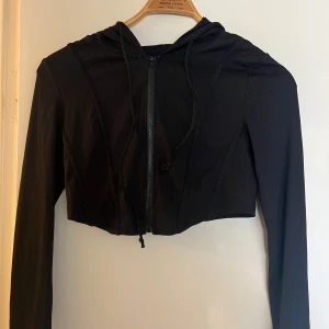 Croppad topp - Från shein, fint skick.