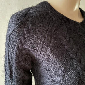 Stickad flätad tröja  - Inget att anmärka på 