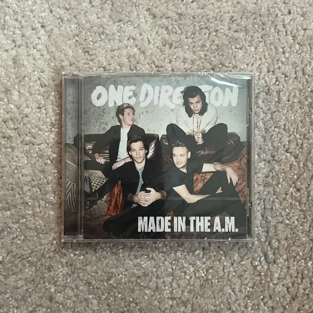 Made in the am CD av one direction. Helt oöppnad med plasten kvar, i nyskick alltså! Kan sälja båda mina midnight memories och made in the am skivor för ett billigare pris, skriv om ni är intresserade!. Övrigt.