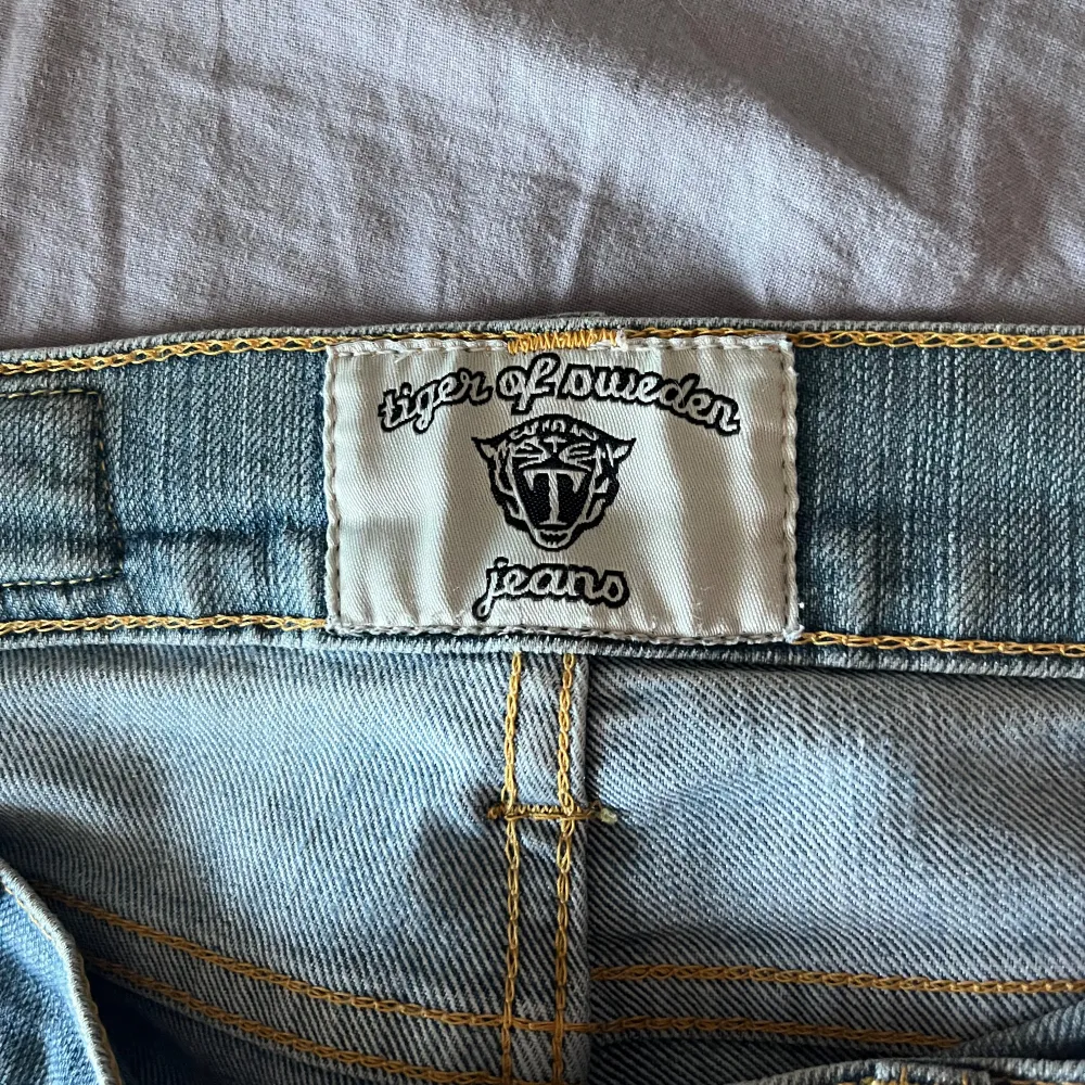 Lågmidjade jeans från Tiger of Sweden Väldigt bra skick Storlek W30 L32 men sitter som W28. Jeans & Byxor.