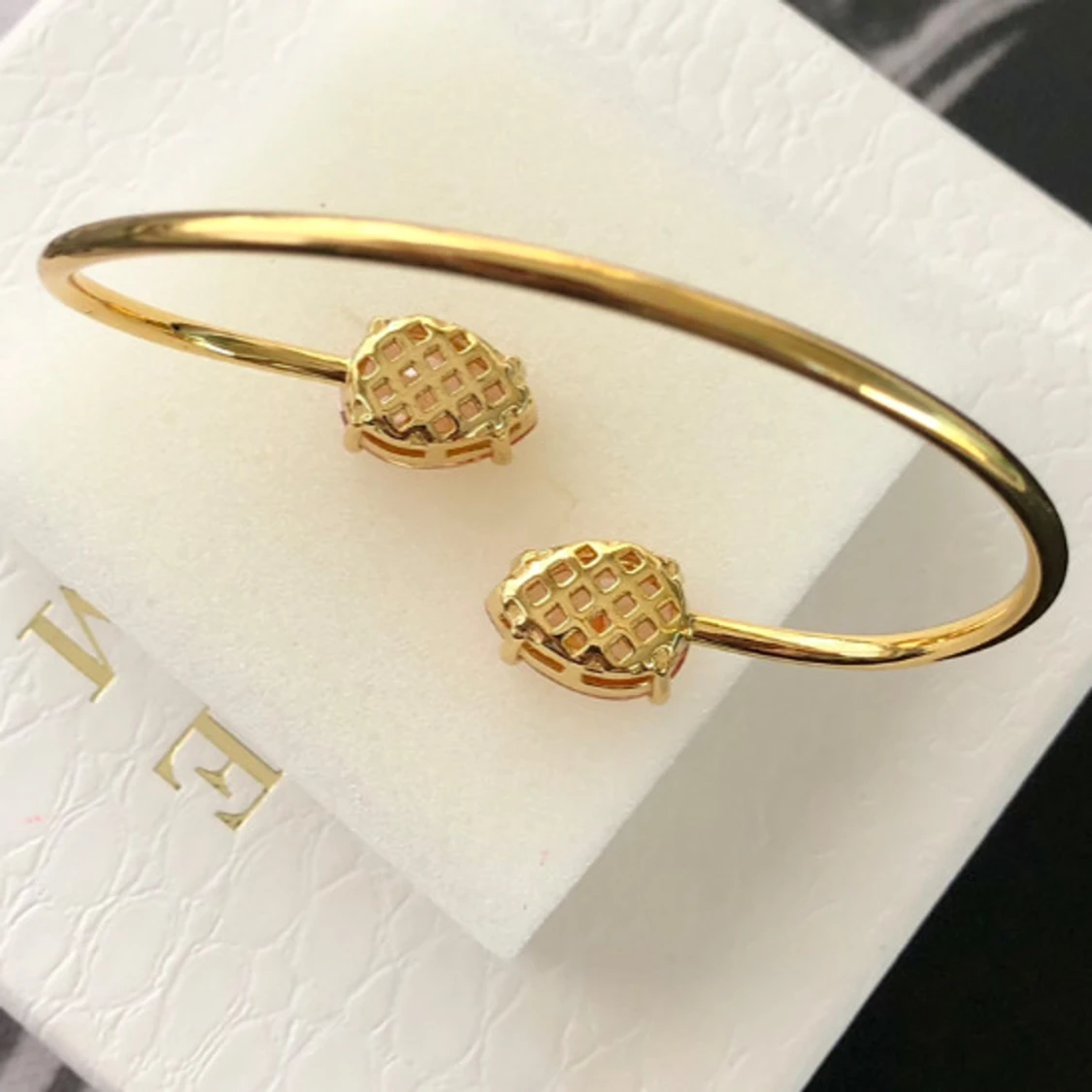 Fint armband med drop kristaller  - 91