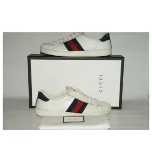 Gucci Ace Sneakers (Blå) | Utmärkt skick | Sitter som en halv storlek större | Nypris: 7000kr | Medföljer: Original Box och Kort | Spårbar frakt via Postnord / Instabox, köparen betalar frakten | Tveka inte att höra av dig vid frågor! 📩