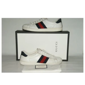 Gucci Ace Sneakers (Blå)  - Gucci Ace Sneakers (Blå) | Utmärkt skick | Sitter som en halv storlek större | Nypris: 7000kr | Medföljer: Original Box och Kort | Spårbar frakt via Postnord / Instabox, köparen betalar frakten | Tveka inte att höra av dig vid frågor! 📩