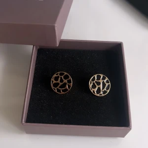 Örhängen - Jätte fina örhängen. Med leopard liknande mönster🙌🏼