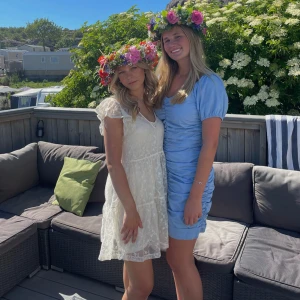 Studentklänning  - Studentklänning endast använd 1 gång. Storlek S. Från Zara säljer för 350kr