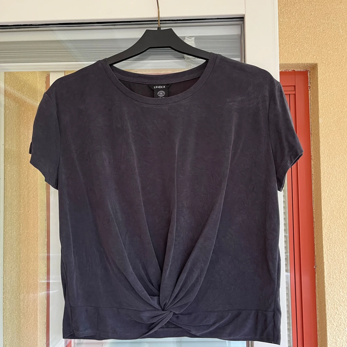 Mörkgrå topp från Lindex