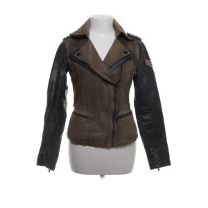 Jacka  - As snygg jacka som inte kommer till användning 