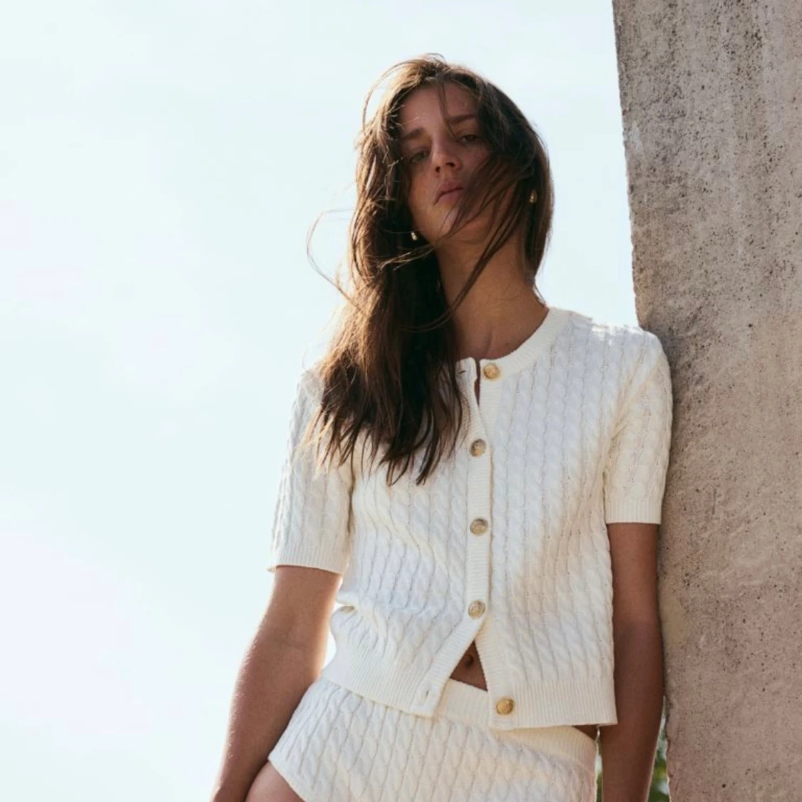 Vit stickad kofta med korta ärmar - 91